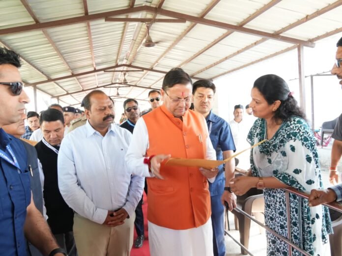 मुख्यमंत्री ने जनप्रतिनिधियों व जनता से मुलाकात कर सुनी जनसमस्याएं