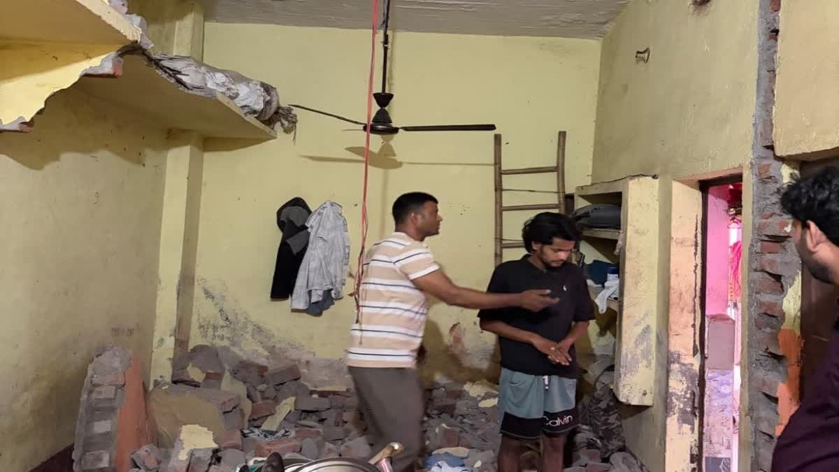 गैस सिलेंडर फटा,चार झुलसे