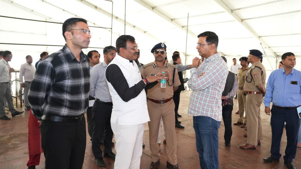 मुख्य सचिव समेत शासन-प्रशासन के वरिष्ठ अधिकारियों ने प्रधानमंत्री के दौरे को लेकर किया स्थलीय निरीक्षण