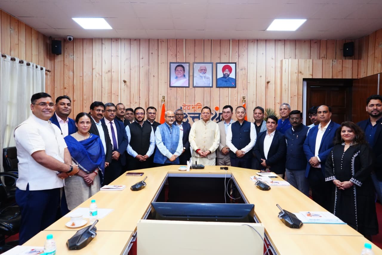 सीएम धामी से “इंडिया डिजिटल इंपॉवरमेंट मीट एंड अवॉर्ड” समारोह के आयोजकों ने की शिष्टाचार भेंट