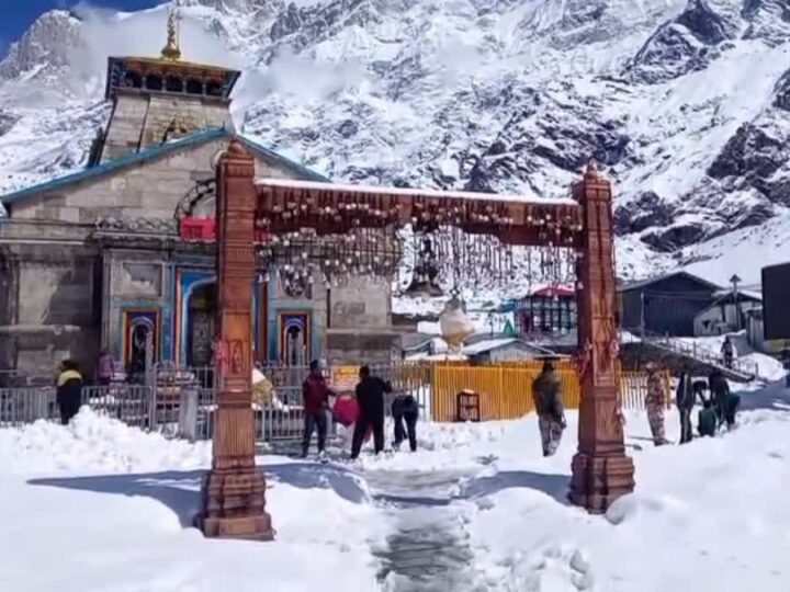 बर्फबारी के चलते केदारनाथ धाम यात्रा की तैयारियों पर लगा ब्रेक