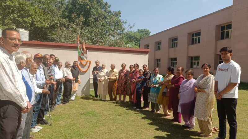 स्वतंत्रता संग्राम सेनानियों को किए भावपूर्ण श्रद्धा सुमन अर्पित