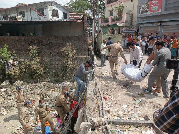 चूना भटृा क्षेत्र में अज्ञात शव मिलने से सनसनी