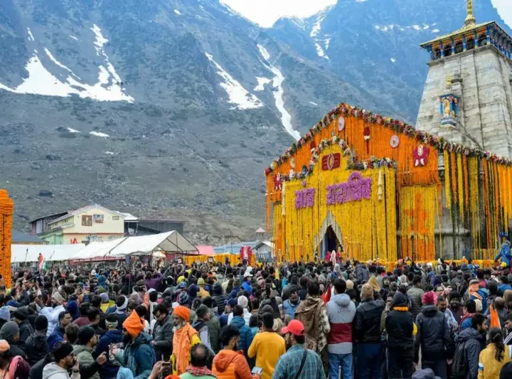 कपाट खुलने के साथ ही चारधाम यात्रा ने पकड़ी रफ्तार