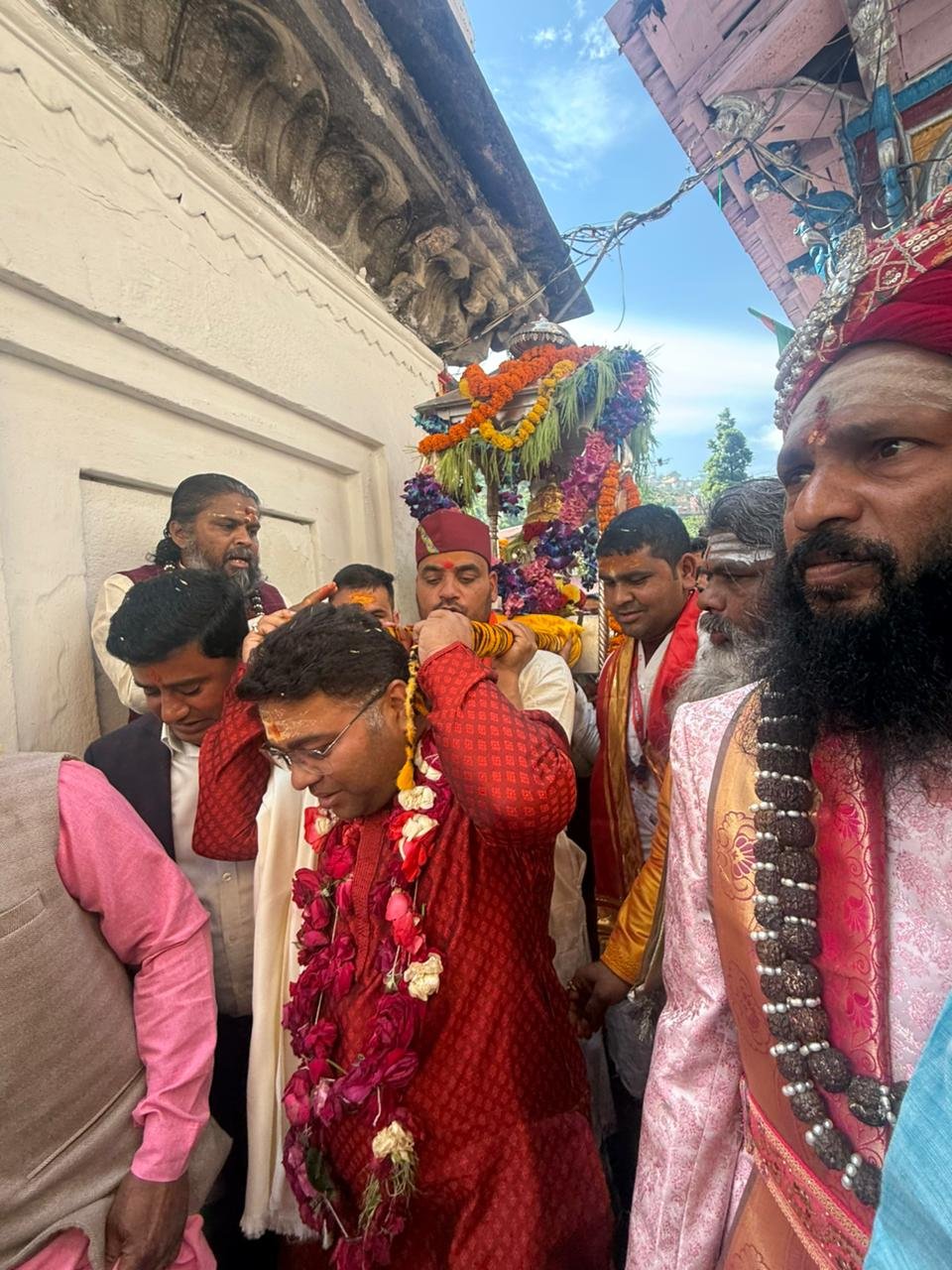 श्री ओंकारेश्वर मंदिर से धाम के लिए रवाना हुई बाबा केदार की पंचमुखी उत्सव डोली