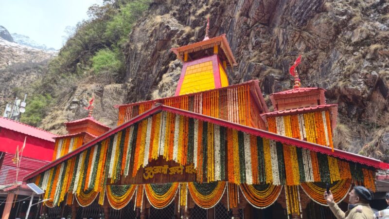 गंगोत्री और यमुनोत्री धाम के कपाट श्रद्धालुओं के लिए खुले