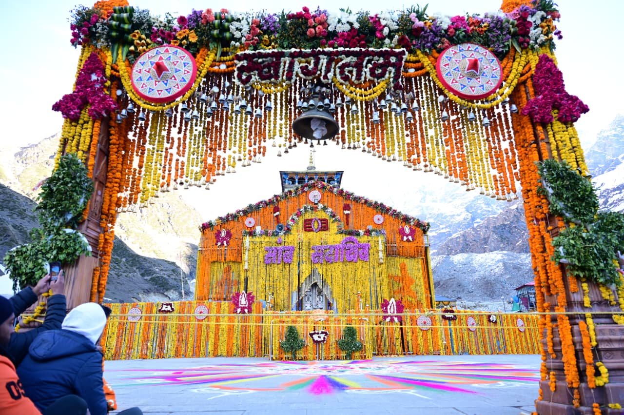 श्रद्धा, आस्था और दिव्यता की अद्भुत त्रिवेणी व विधि-विधान के साथ खुले ग्यारहवें ज्योर्तिलिंग श्री केदारनाथ के कपाट 
