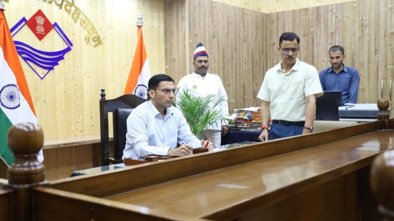 जिला मजिस्ट्रेट सविन बंसल ने कुख्यात बिल्डर पुनीत अग्रवाल को किया 6 माह के लिए जिला बदर