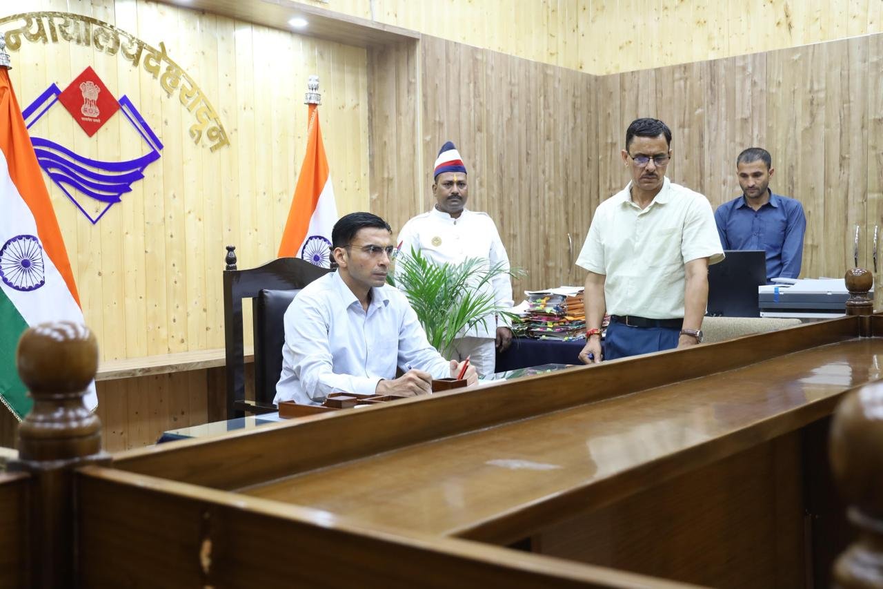 जिला मजिस्ट्रेट सविन बंसल ने कुख्यात बिल्डर पुनीत अग्रवाल को किया 6 माह के लिए जिला बदर