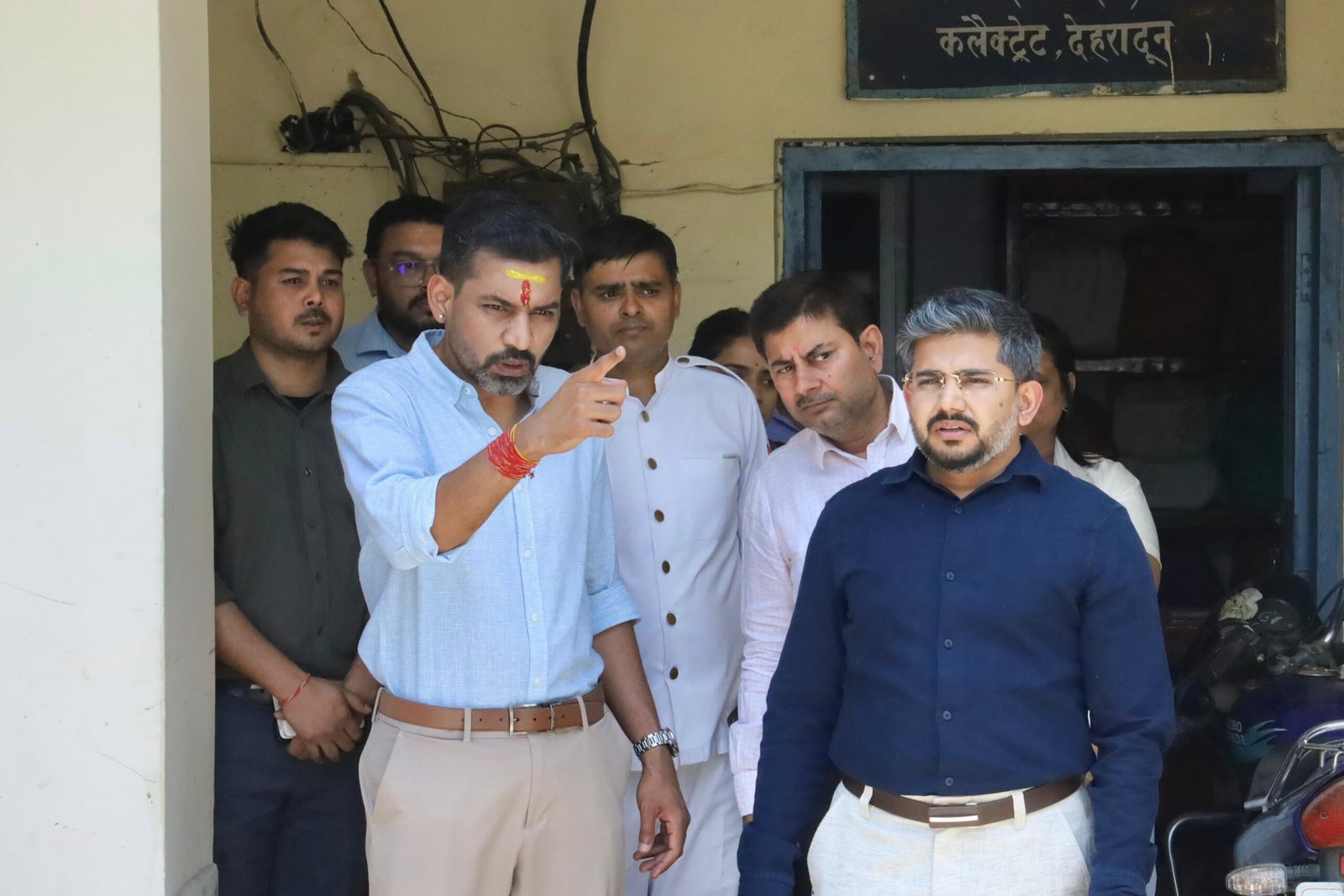 डीएम ने कलेक्ट्रेट परिसर स्थित कार्यालयों, रिकॉर्ड रूम एवं आपदा परिचालन केन्द्र का किया निरीक्षण, अधिकारियों कार्मिकों को दिए आवश्यक दिशा-निर्देश