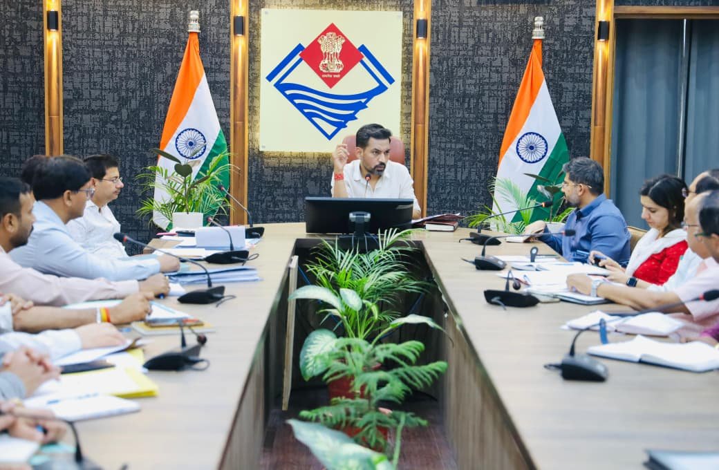 नशे के खिलाफ सभी एजेंसियां मिलकर करें निर्णायक कार्रवाईः डीएम