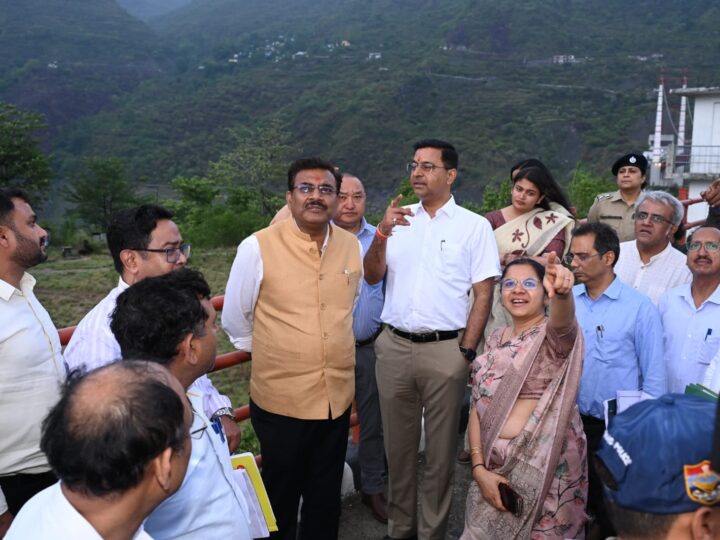 मुख्य सचिव द्वारा टिहरी झील क्षेत्र का भ्रमण एवं पर्यटन विकास परियोजना का निरीक्षण