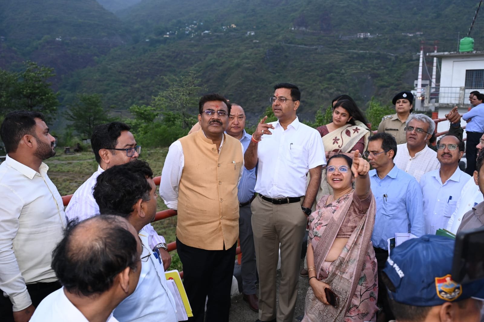 मुख्य सचिव द्वारा टिहरी झील क्षेत्र का भ्रमण एवं पर्यटन विकास परियोजना का निरीक्षण