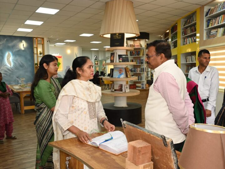 मुख्य सचिव ने टिहरी के विद्यालय, आंगनबाड़ी केन्द्र, पुस्तकालय एवं खेल सुविधाओं का किया निरीक्षण