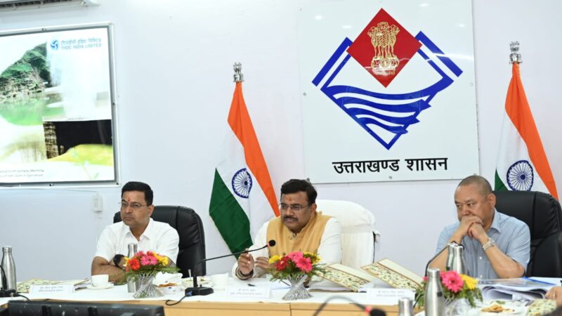 मुख्य सचिव की अध्यक्षता में जनपदीय विकास कार्यों की समीक्षा बैठक