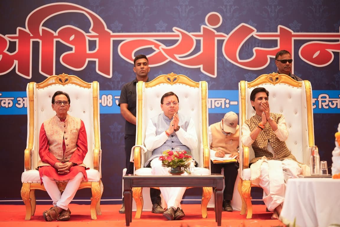 कवि केवल शब्दों के निर्माता नहीं होते बल्कि वे समाज के चिंतक, मार्गदर्शक और प्रेरक: सीएम धामी