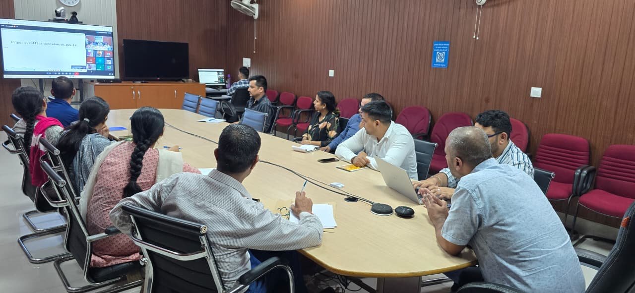 जिले में ई-ऑफिस प्रणाली को प्रभावी बनाने हेतु प्रशिक्षण कार्यक्रम आयोजित,अधिकारियों एवं कर्मचारियों को दिया गया व्यवहारिक प्रशिक्षण