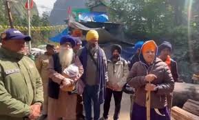 हेमकुंट साहिब यात्रा:श्रद्धालु बोले, व्यूज के लिए उड़ाई जा रही है अफवाह, यात्रा में नहीं कोई दिक्कत