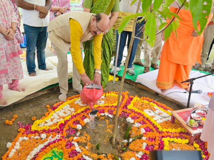 “हर गाँव का यही पैगाम, एक पेड़ माँ के नाम”: हरेला पर्व पर मालदेवता में हुआ भव्य वृक्षारोपण अभियान