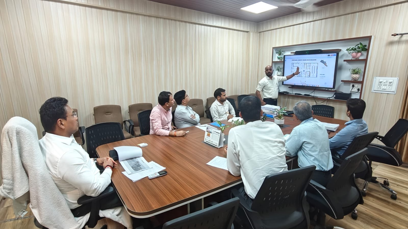 मास्टर प्लान से अवैध निर्माण तक सचिव आवास ने की समीक्षा, अधिकारियों को दिए जरूरी दिशा-निर्देश