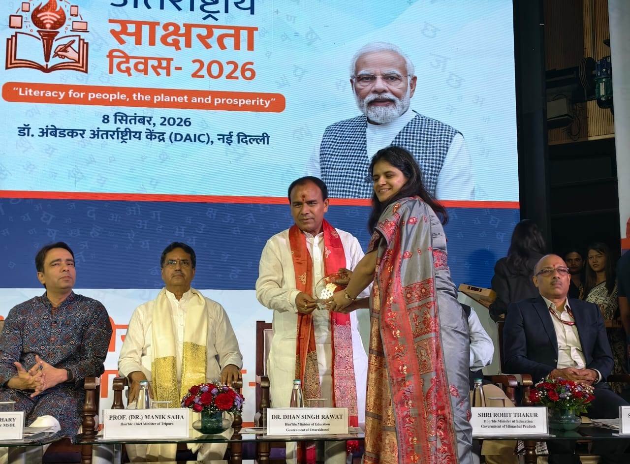 साक्षरता व्यक्ति के समग्र विकास का मार्ग प्रशस्त करती हैः डाॅ. धन सिंह रावत