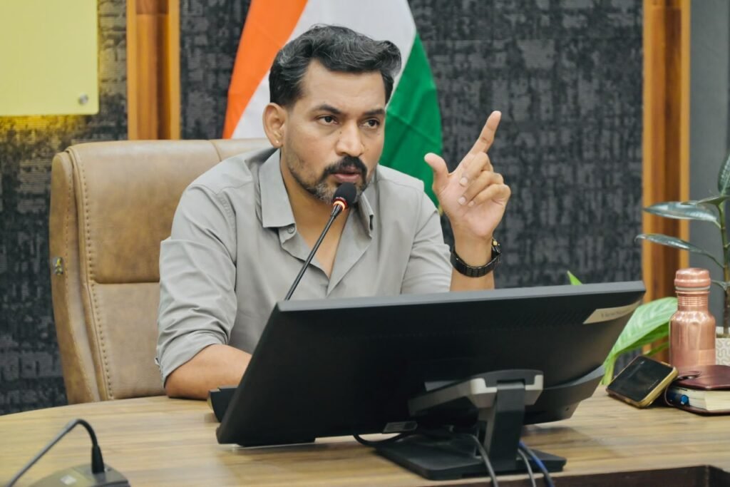 ऋषिकेश में अंतिम संस्कार के लिए ले जा रहे बुजुर्ग की खुलीं आंखें, परिजनों ने एम्स में कराया भर्ती