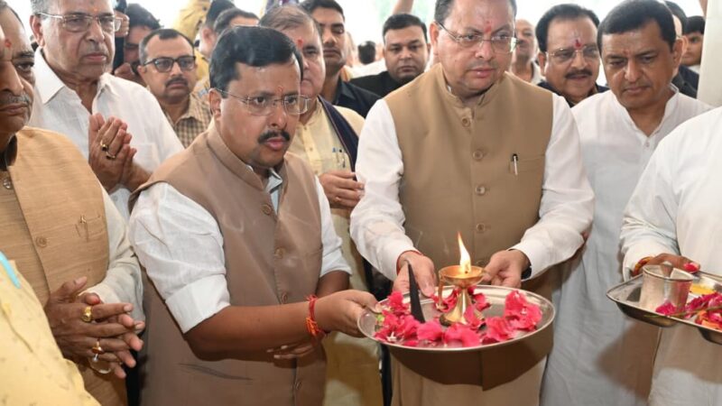मुख्यमंत्री ने महालक्ष्मी अष्टभुजा मंदिर में पूजा-अर्चना कर प्रदेश की सुख-समृद्धि की कामना की