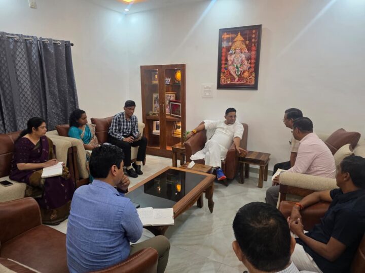 कैबिनेट मंत्री राम सिंह कैड़ा ने ली शहरी विकास, जलागम और पर्यावरण विभाग की समीक्षा बैठक