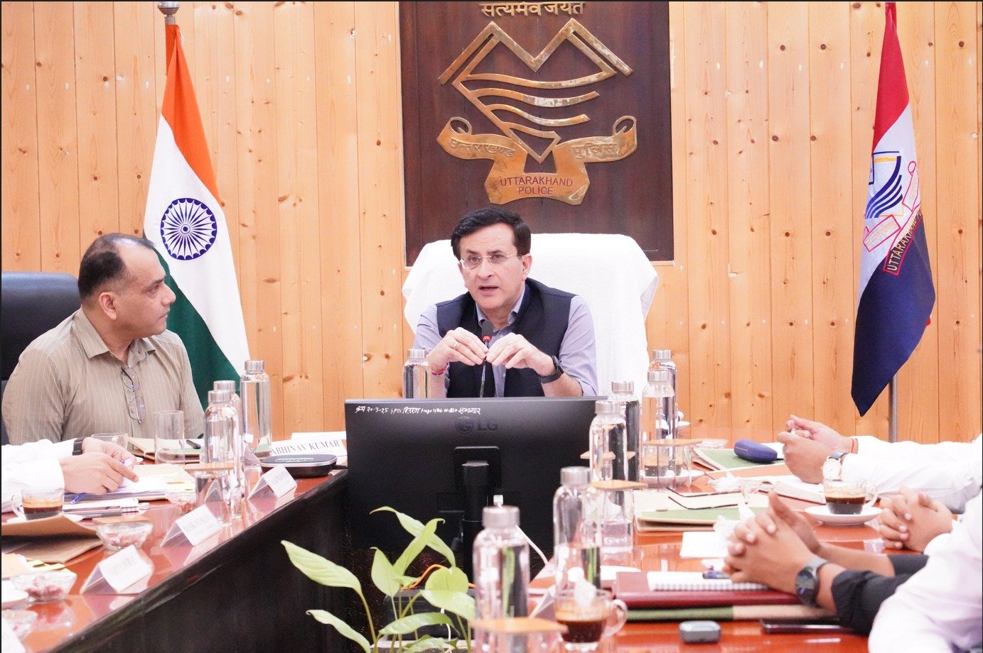 पुलिस महानिदेशक ने अभिसूचना एवं सुरक्षा विभाग के कार्यों की समीक्षा की