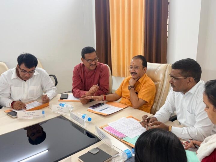 शिकायती प्रकरणों पर आयोग अध्यक्ष संजय नेगी ने की सुनवाई