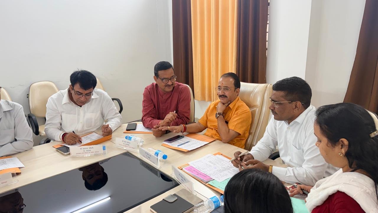 शिकायती प्रकरणों पर आयोग अध्यक्ष संजय नेगी ने की सुनवाई