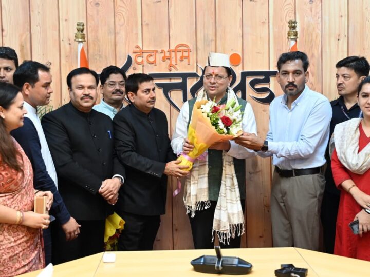 सीएम धामी के जन्मदिवस पर मुख्यमंत्री आवास में उमड़ा आत्मीयता का माहौल