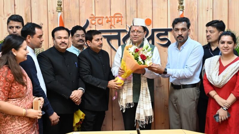 सीएम धामी के जन्मदिवस पर मुख्यमंत्री आवास में उमड़ा आत्मीयता का माहौल