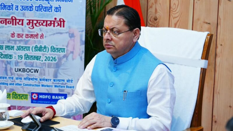 स्वास्थ्य जांच में बीमारी सामने आने वाले श्रमिकों के उपचार की भी व्यवस्था सुनिश्चित की जाएगीः सीएम