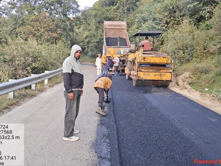 15 अक्टूबर तक गड्ढामुक्त होंगी उत्तराखंड की सड़कें, हर जिले में युद्धस्तर पर चल रहा कार्य