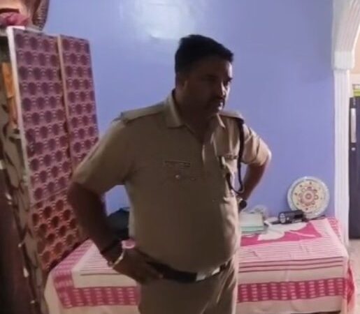 परिवार को बंधक बनाकर आभूषण और नकदी लूटी