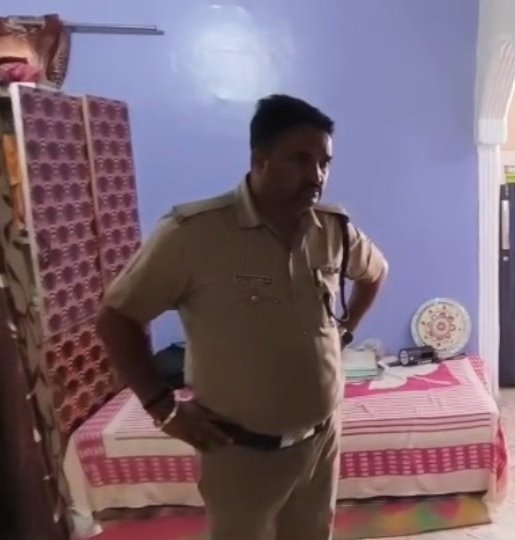 परिवार को बंधक बनाकर आभूषण और नकदी लूटी