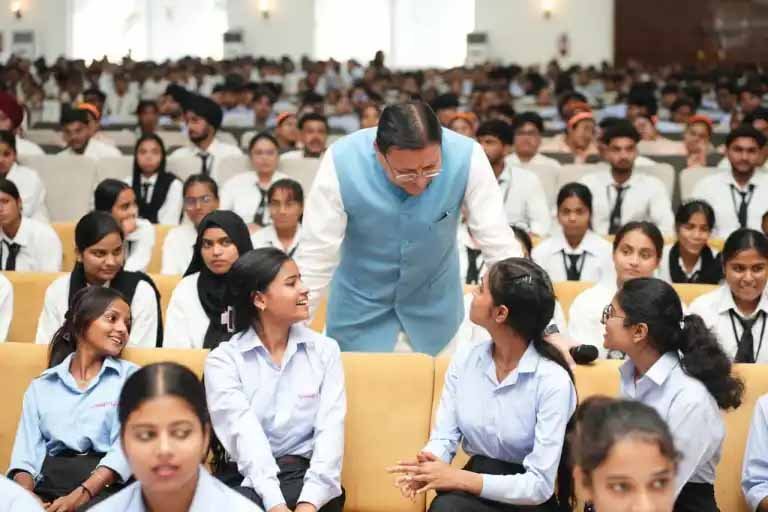 युवाओं के सपनों को पंख देने के लिए सरकार प्रतिबद्धः धामी
