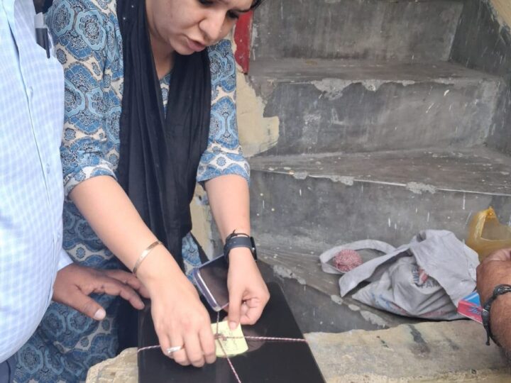 अवैध वसूली मामले में प्रशासन ने की बड़ी कार्यवाही, चार जन सेवा केंद्र सील