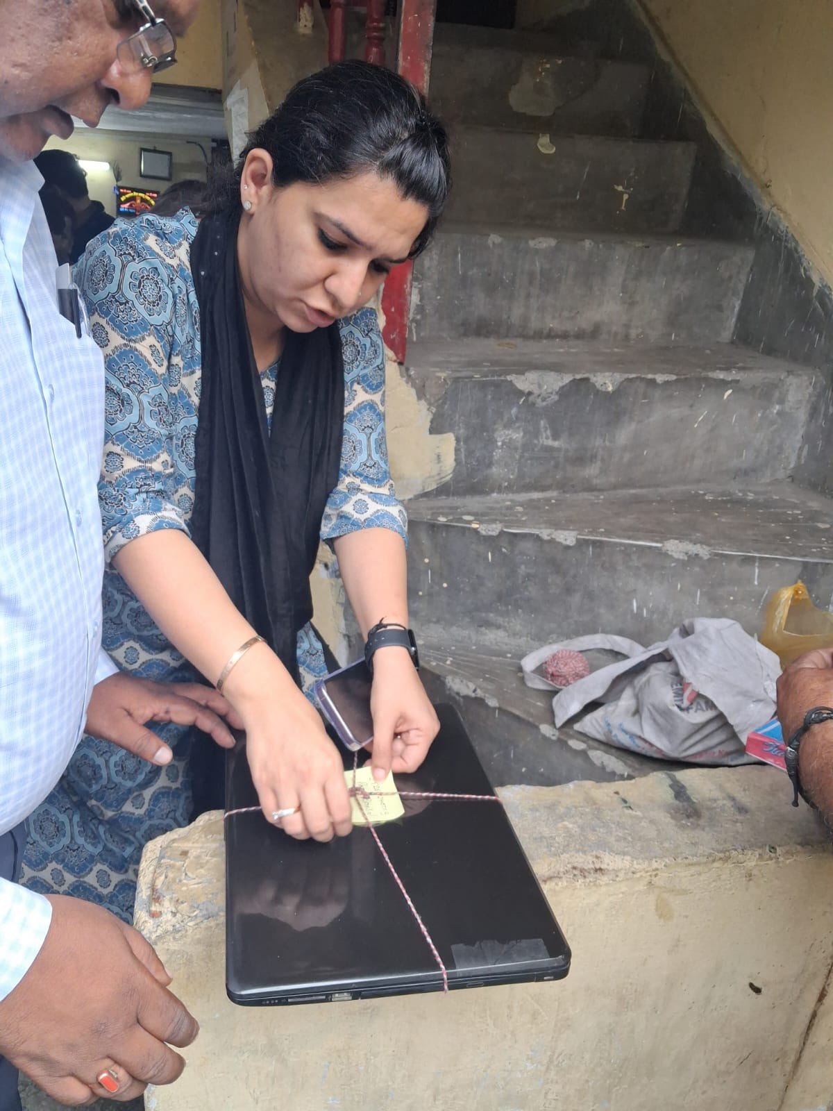 अवैध वसूली मामले में प्रशासन ने की बड़ी कार्यवाही, चार जन सेवा केंद्र सील