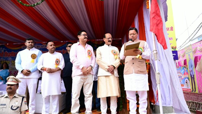 नवरात्रि के प्रथम दिवस पर ध्वजारोहण कर नौ दिवसीय मेले का उद्घाटन, सांस्कृतिक झांकियों का किया अवलोकन