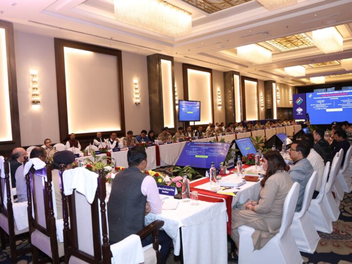 मंडालयुक्त, पुलिस रेंज प्रभारी सहित सभी डीएम,-पुलिस कप्तानों ने दिया विस्तृत प्रस्तुतीकरण