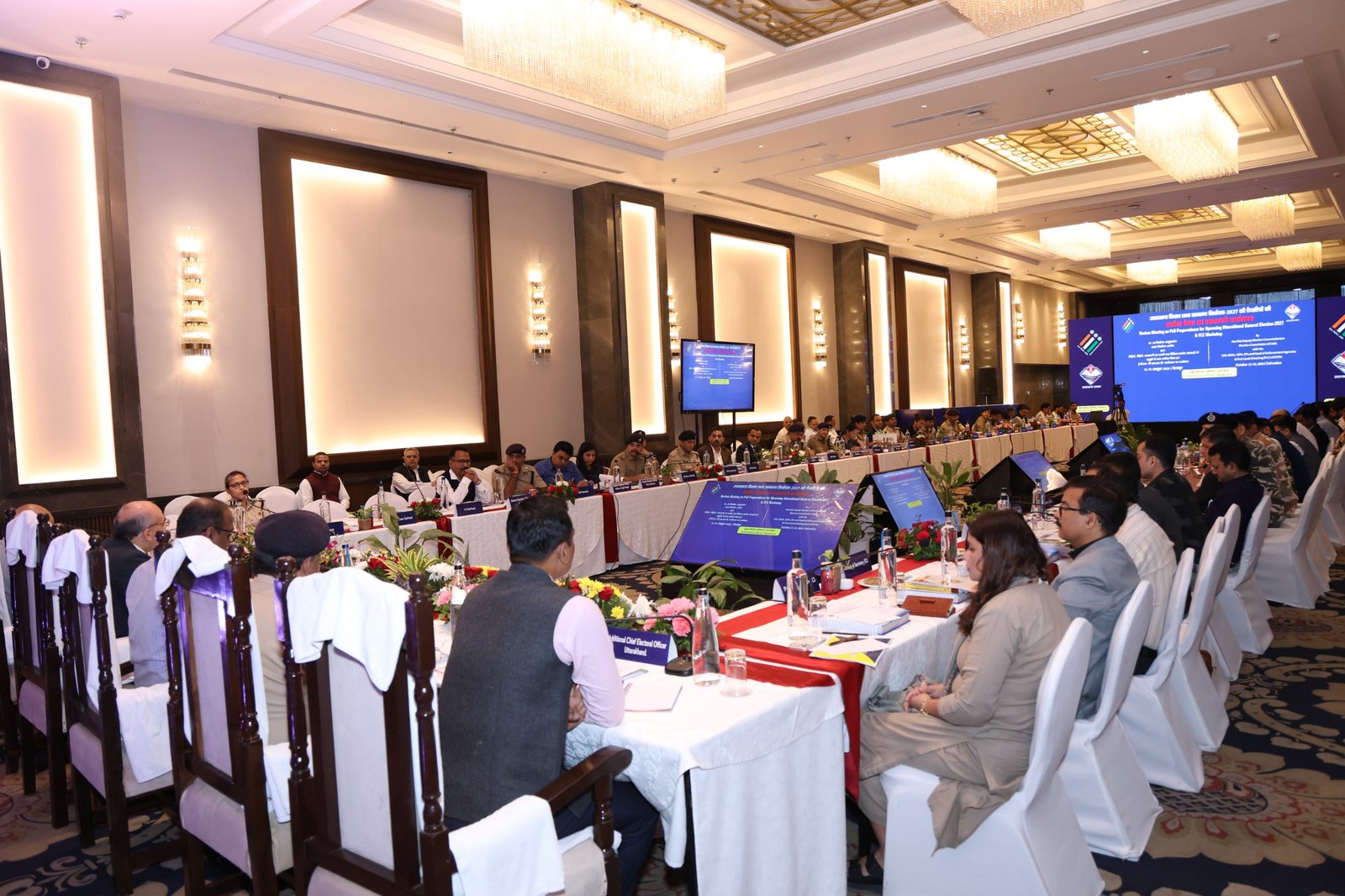 मंडालयुक्त, पुलिस रेंज प्रभारी सहित सभी डीएम,-पुलिस कप्तानों ने दिया विस्तृत प्रस्तुतीकरण