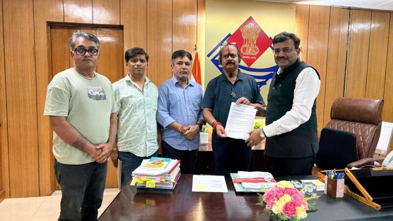देवभूमि जल शक्ति कांट्रेक्टर वेलफेयर एसोसिएशन से जुड़े ठेकेदारों ने मुख्य सचिव से की मुलाकात