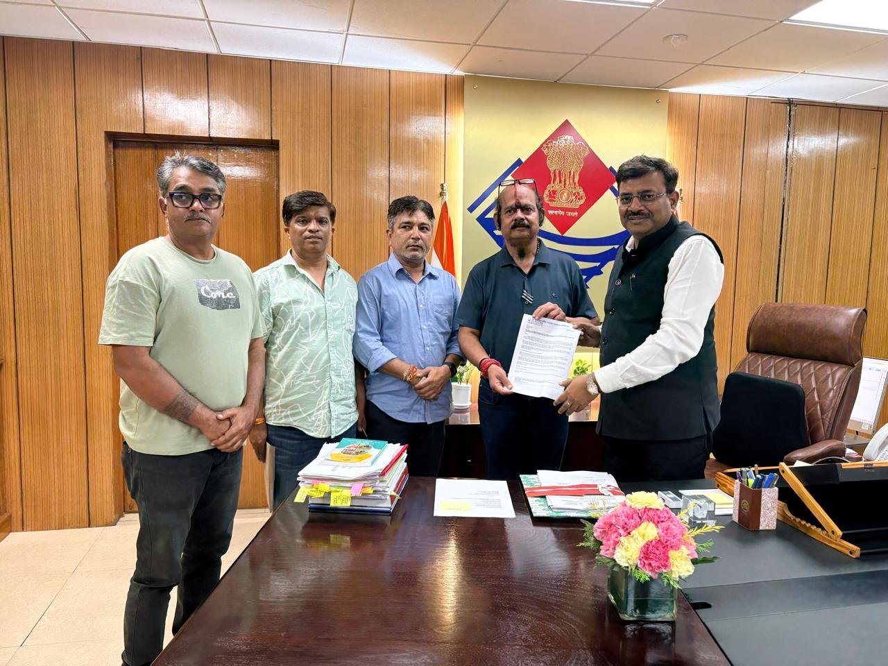 देवभूमि जल शक्ति कांट्रेक्टर वेलफेयर एसोसिएशन से जुड़े ठेकेदारों ने मुख्य सचिव से की मुलाकात