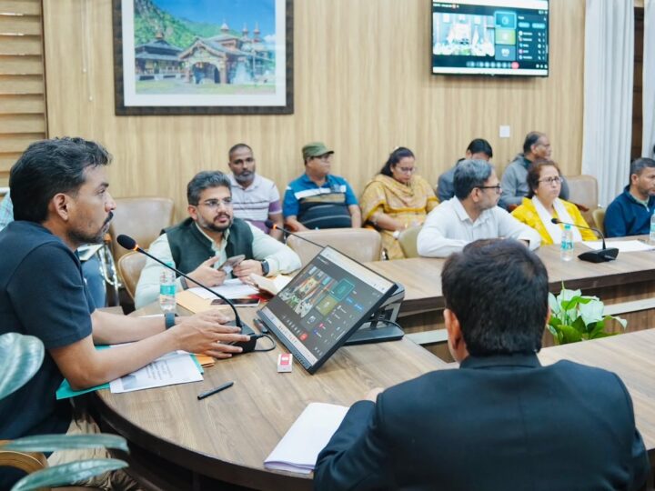 10 विधानसभाओं में बनेंगे 2,045 पोलिंग बूथय 65 बूथों पर बर्फबारी की चुनौती के लिए बनेगा कंटिजेंसी प्लान