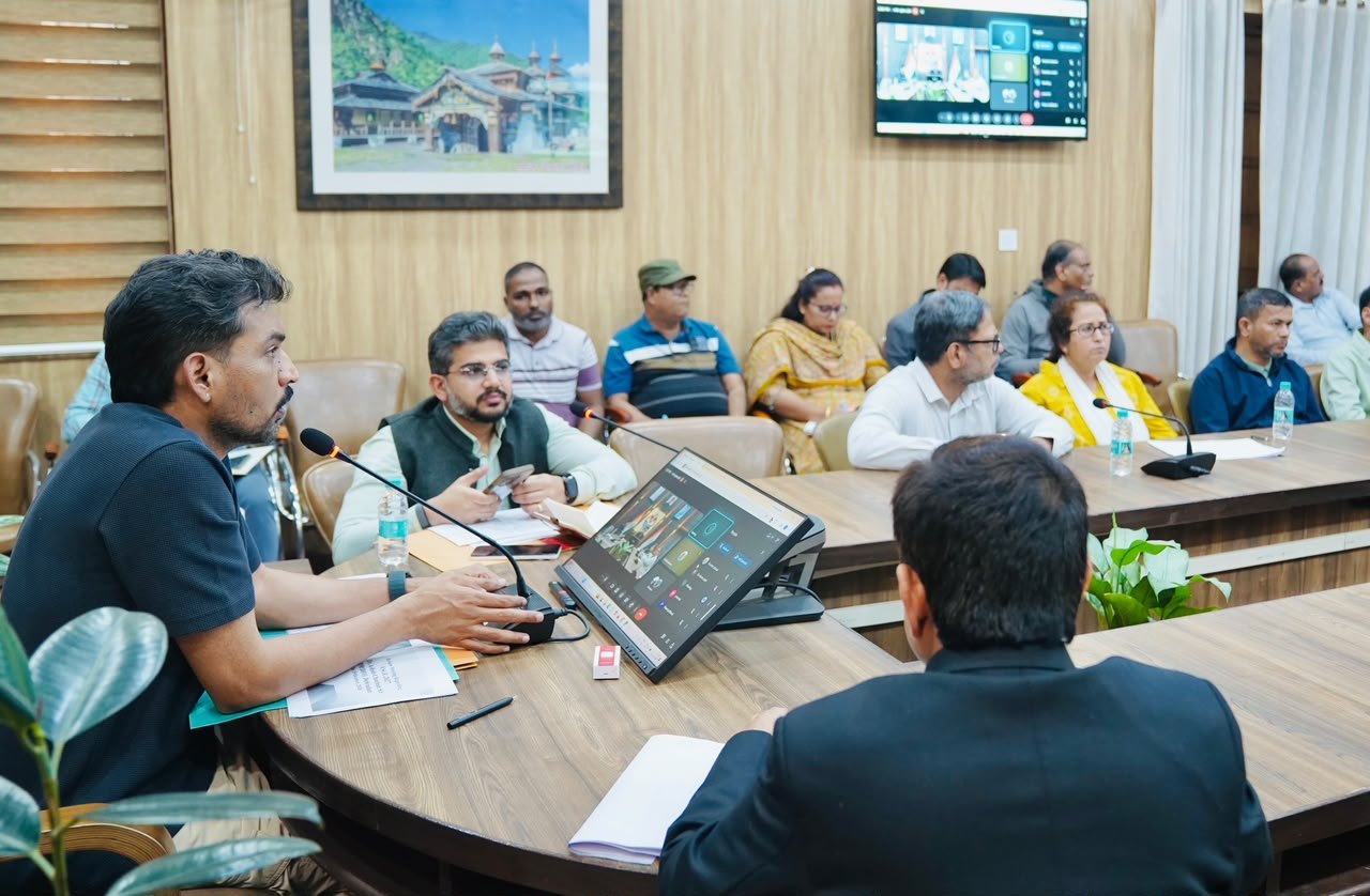 10 विधानसभाओं में बनेंगे 2,045 पोलिंग बूथय 65 बूथों पर बर्फबारी की चुनौती के लिए बनेगा कंटिजेंसी प्लान