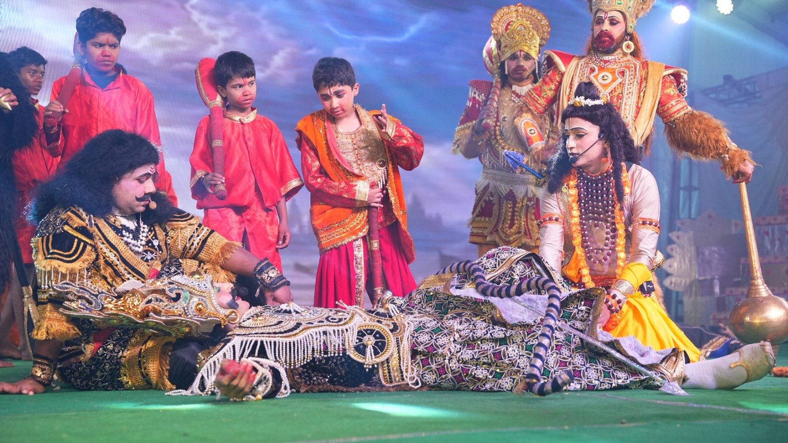 रामलीला महोत्सव में लेजर की चमक, डिजिटल अग्नि परीक्षा और रावण वध ने मोहा मन