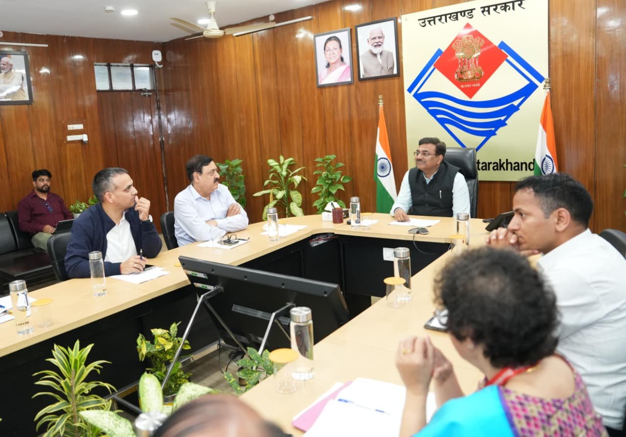 पुरानी एवं बार-बार खराब हो रही 108 एम्बुलेंस वाहनों को तत्काल बदला जाएः मुख्य सचिव