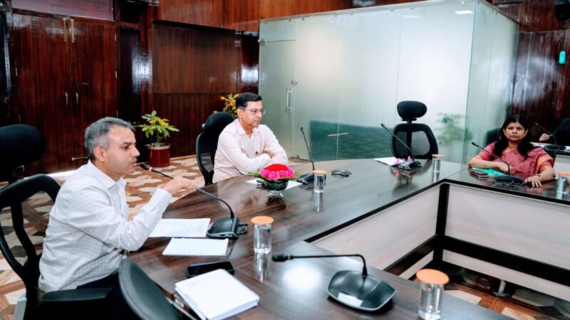 विकास परियोजनाओं की बाधाओं को दूर करने के लिए विभागीय समन्वय एवं समयबद्ध कार्यवाही पर जोर
